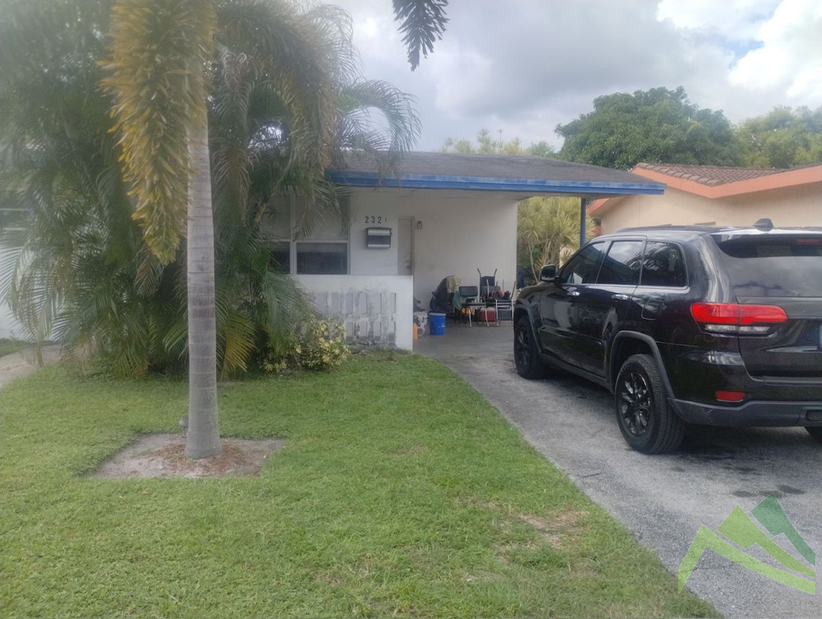🌴 Investment Gem in Sunny Lauderdale Lakes! 🌴 ONLY $150k