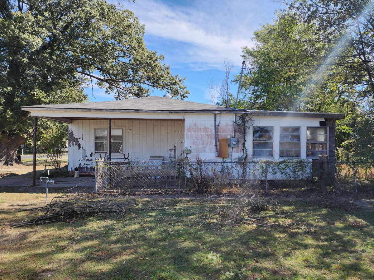 GREAT FIXER/ RENTAL OPPORTUNITY!! 🚨  Stuttgart, AK - 3 bed 1 bath