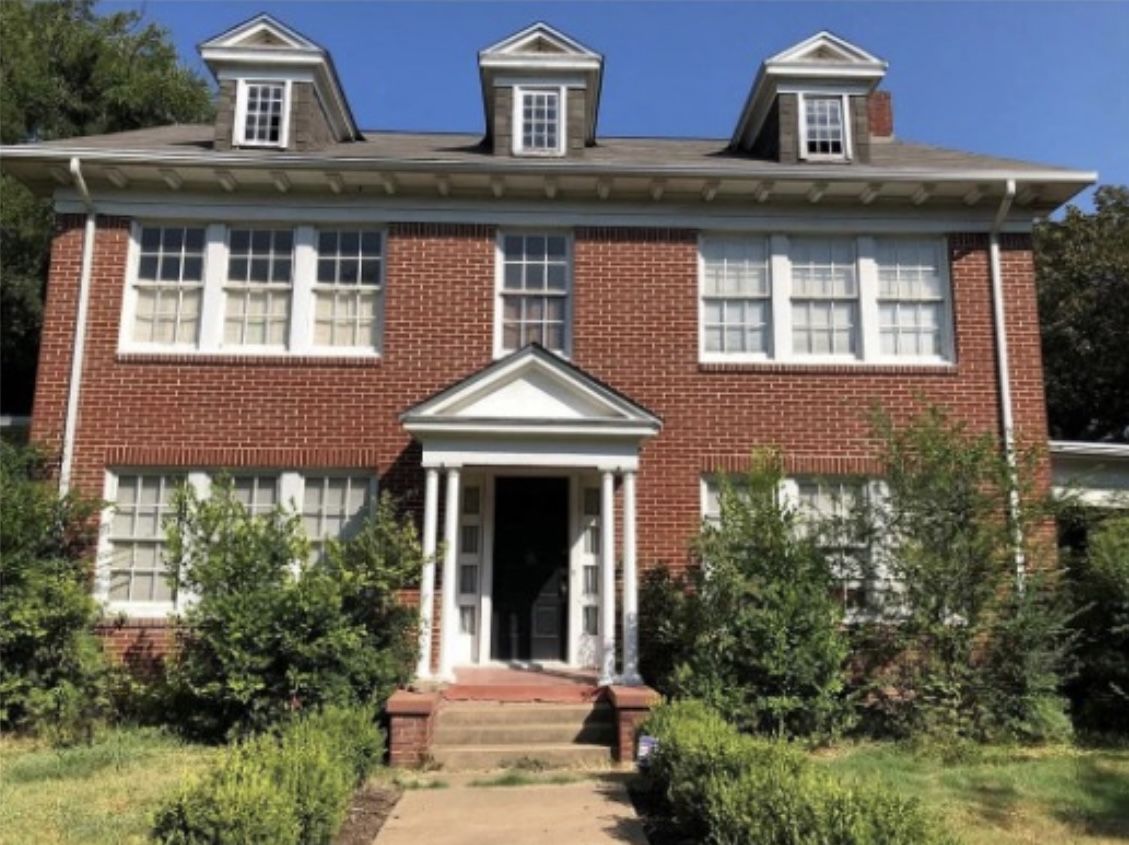 COULD BE A GREAT FLIP OR EVEN AN AMAZING CO-LIVING HOME