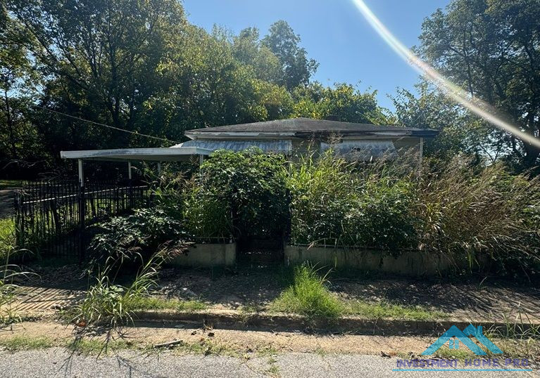 Fixer-Upper Alert! 🛠🏡 | 2BR Home in Memphis TN 38109
