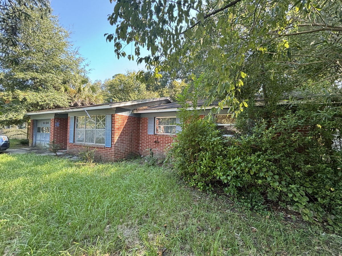 (Jacksonville, FL) 3/2 Fixer Upper Brick Home in Englewood! 🛠️ CALL NOW! 📲