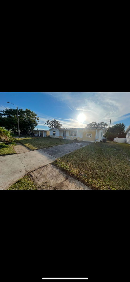 🔨 Fix & Flip Opportunity in Holiday, FL – Ready for Your Finishing Touches! 🌴