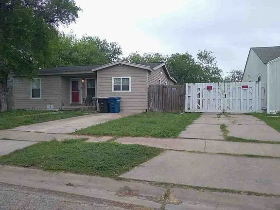 💸 Prime Investment Opportunity in Corpus Christi! Renovate & Reap Rewards 🌟