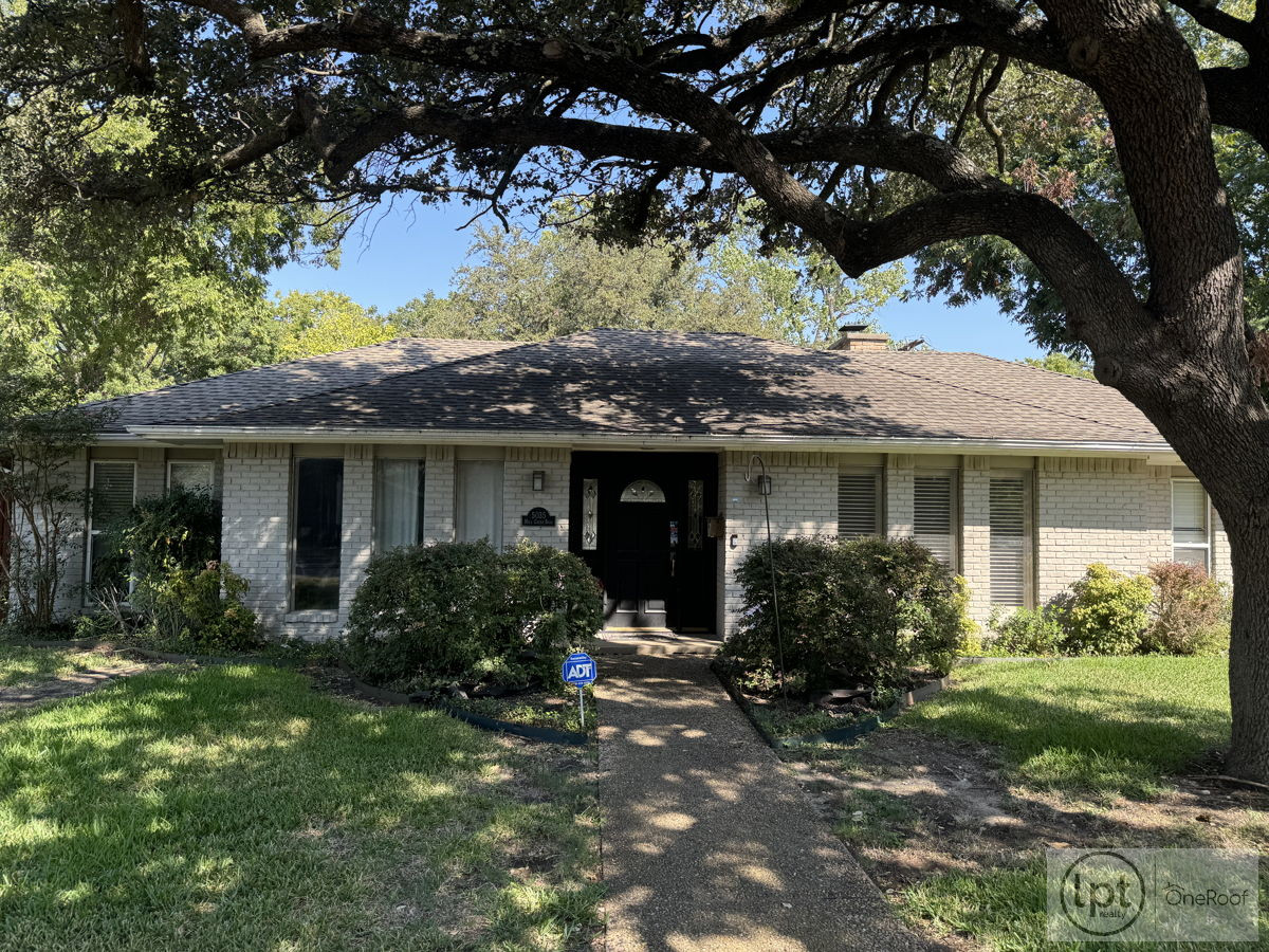 🚨🏡4/3 Dallas Brick with a pool 350k in spread🚨✨