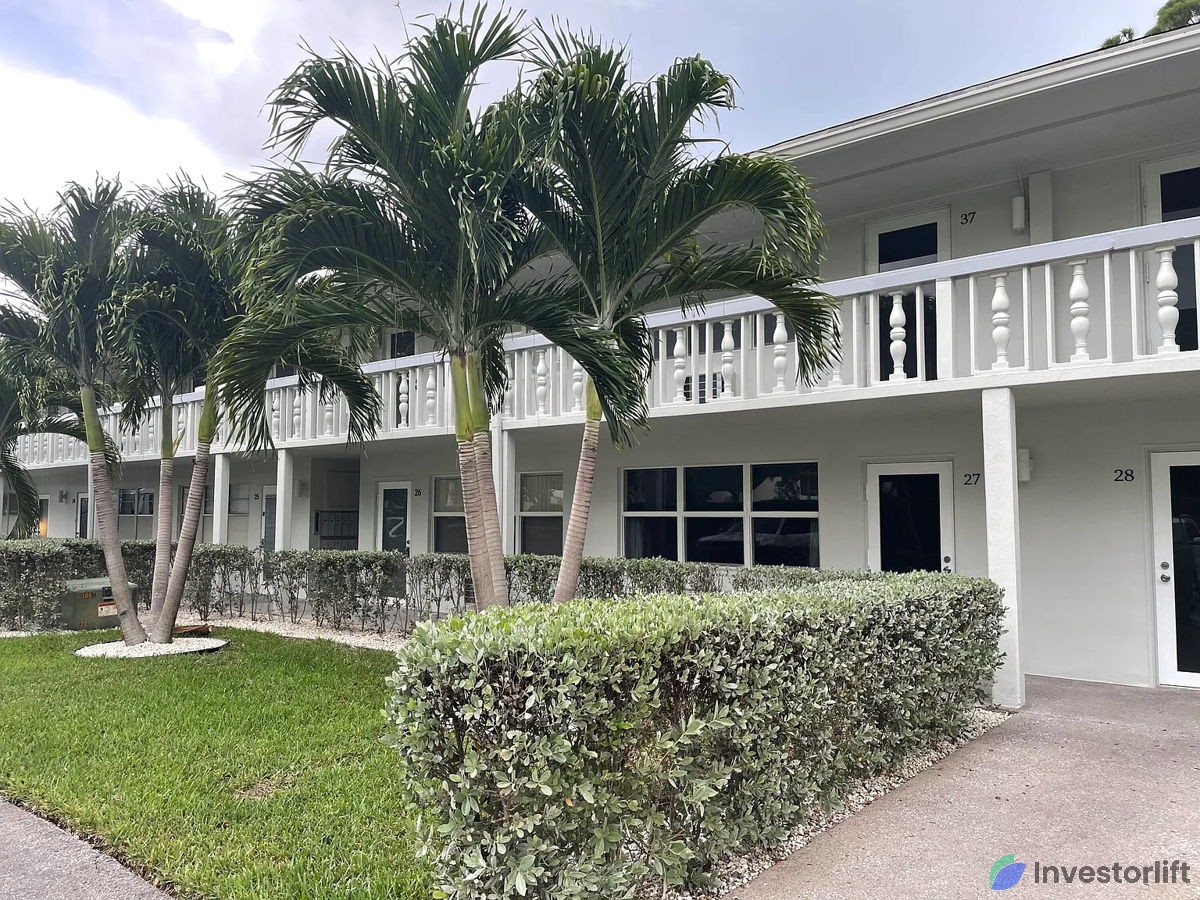 🌟🏖️ Beachside Investment Gem in Deerfield Beach! 🏖️🌟