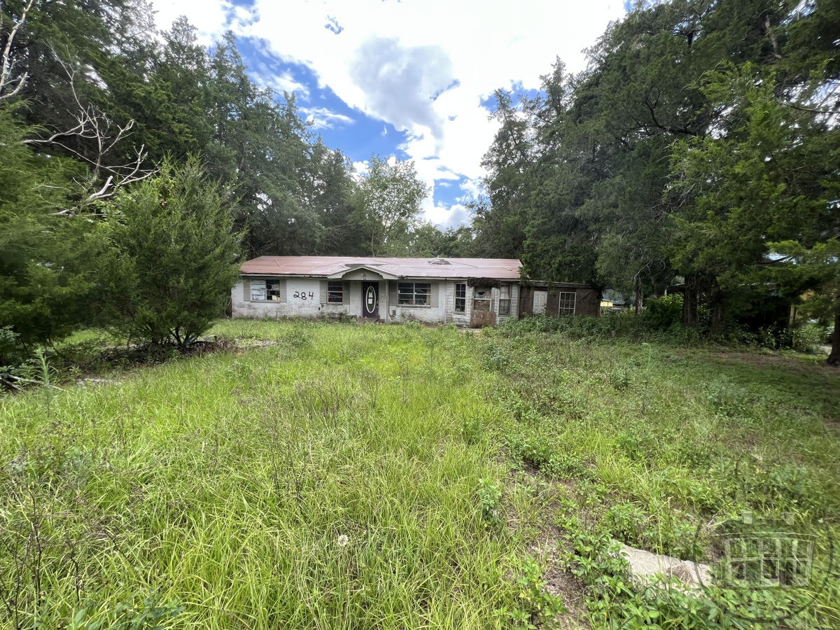 Prime Fix & Flip Opportunity in Beautiful Lake City, FL! 🌞🏡 3BD/2.5BA, ARV $300K on 1 Acre - Act Fast! 🌟