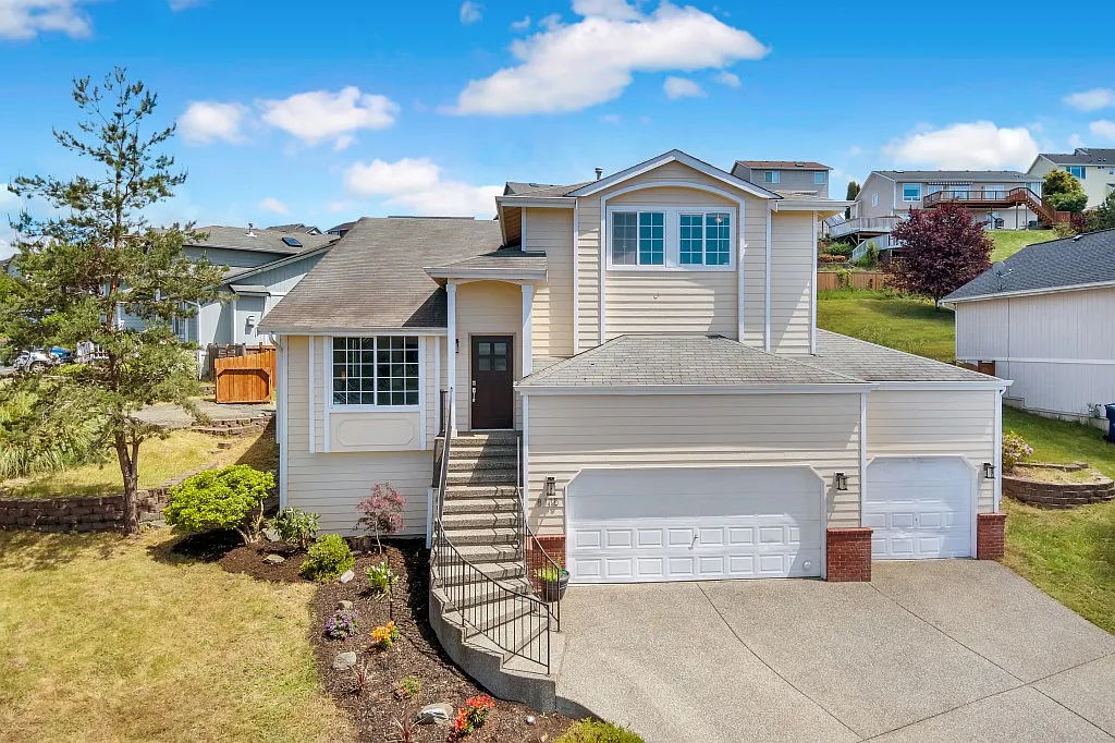 🔑Prime Turnkey Rental:🌟Corner Lot Gem w/ 2 Driveways!🌟 Over $3.1K Monthly LTR Rent Potential🔥