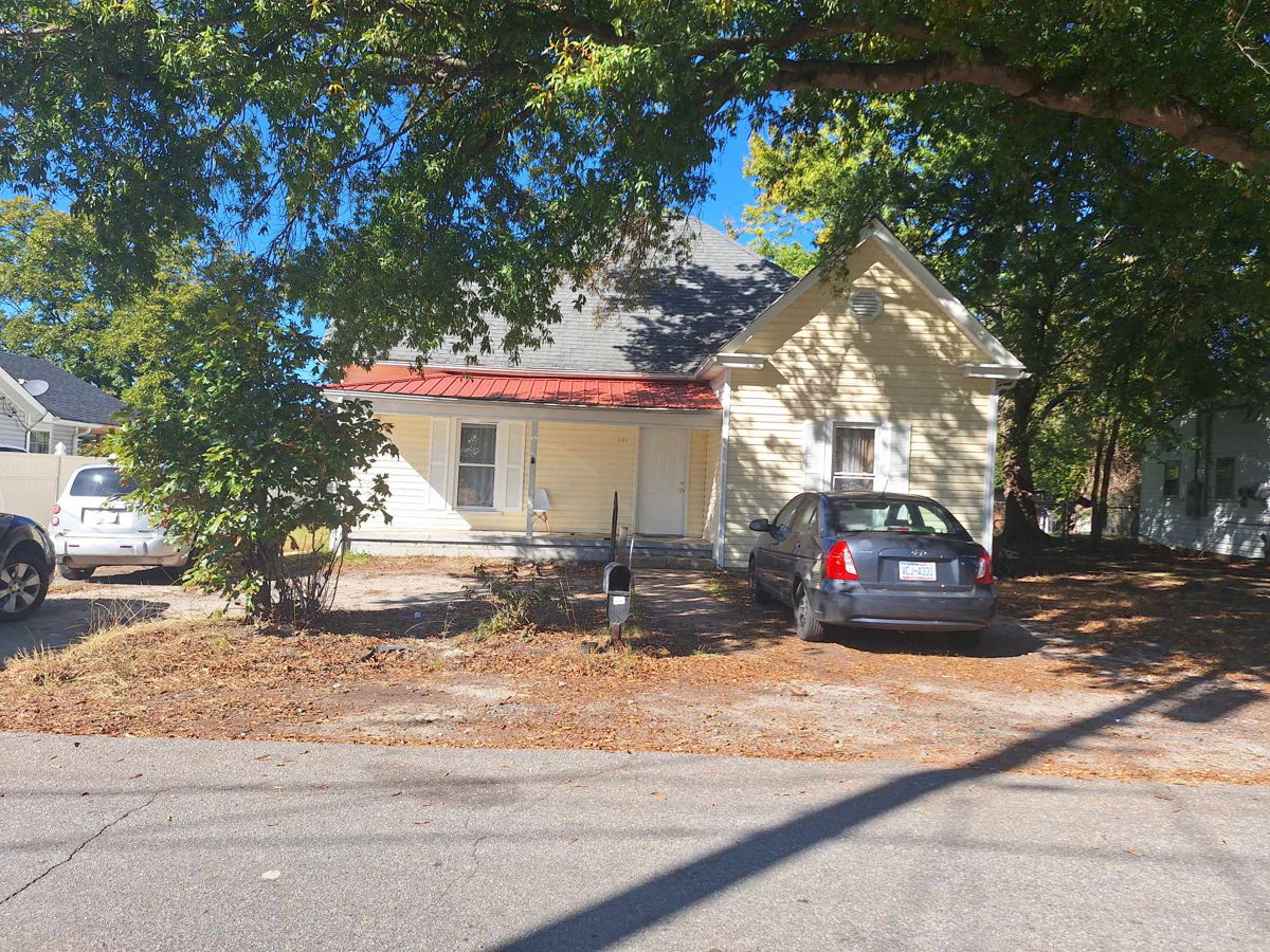 204 Broad St, Thomasville, NC 27360