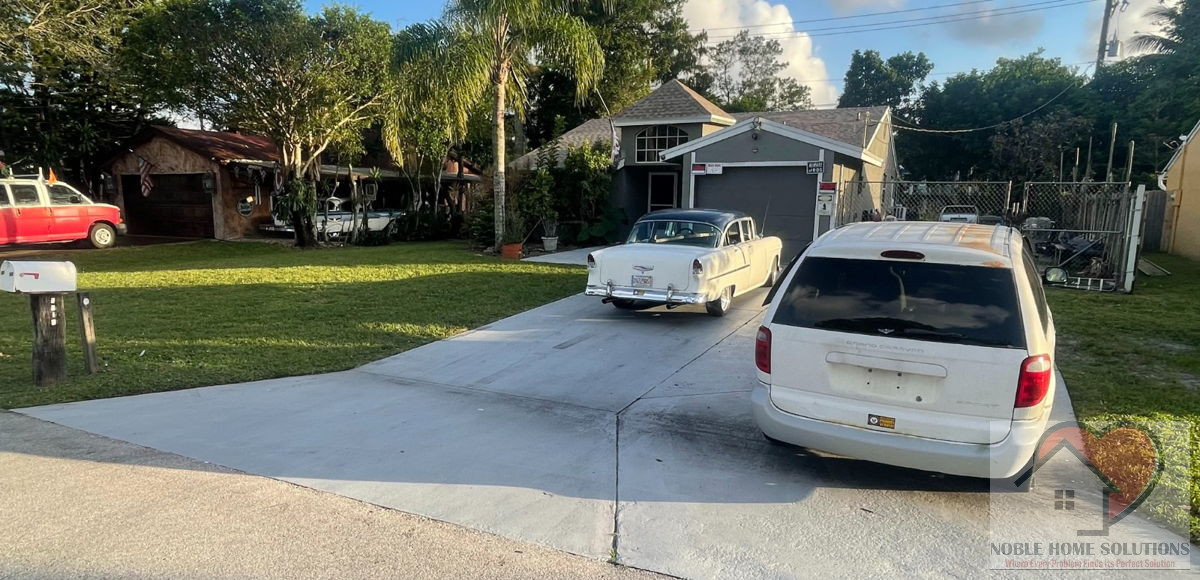 🌴 Affordable Waterfront Living in West Palm Beach!