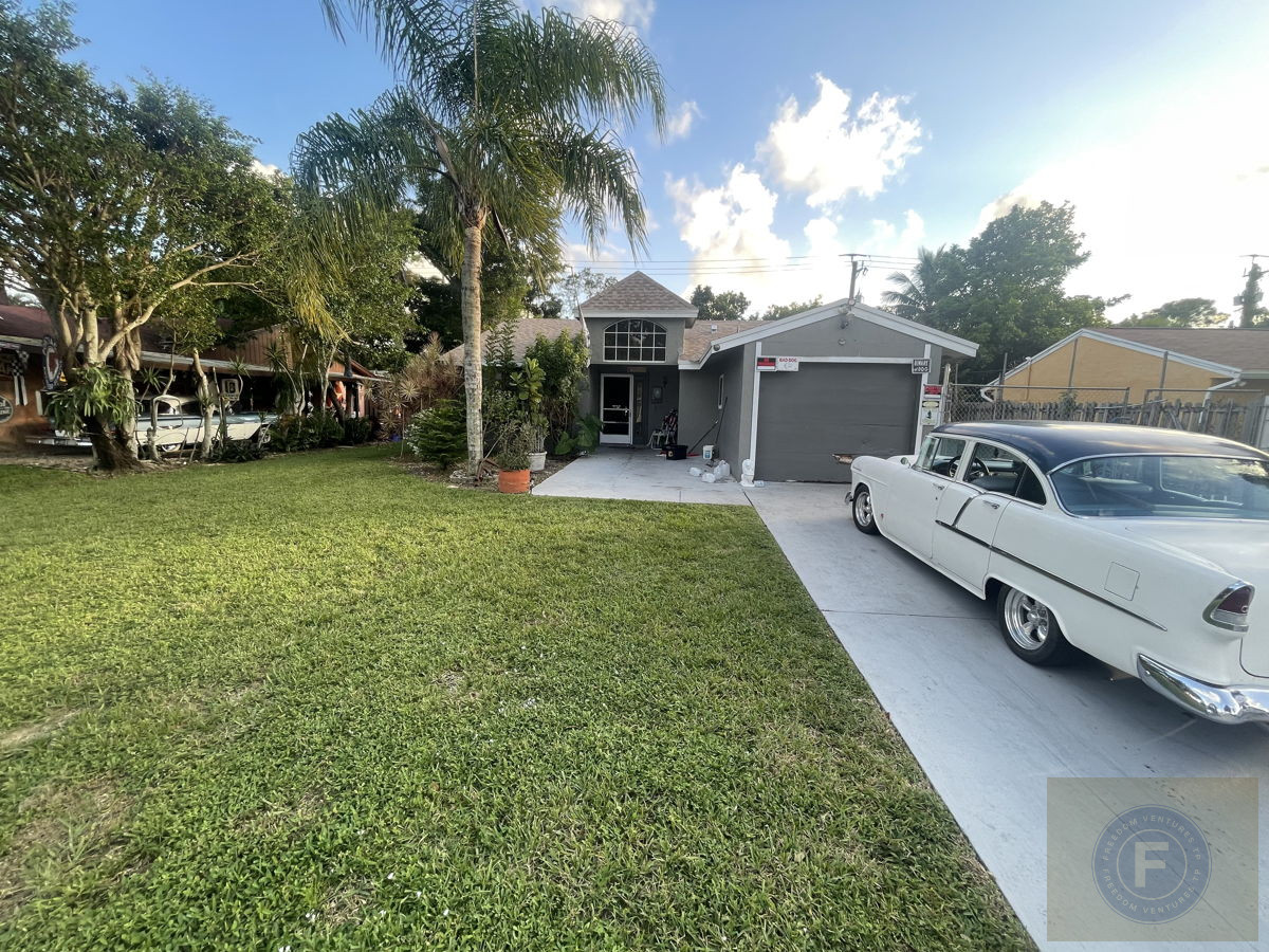 GREAT FIX AND FLIP OR BUY AND HOLD IN WEST PALM BEACH FL 33417