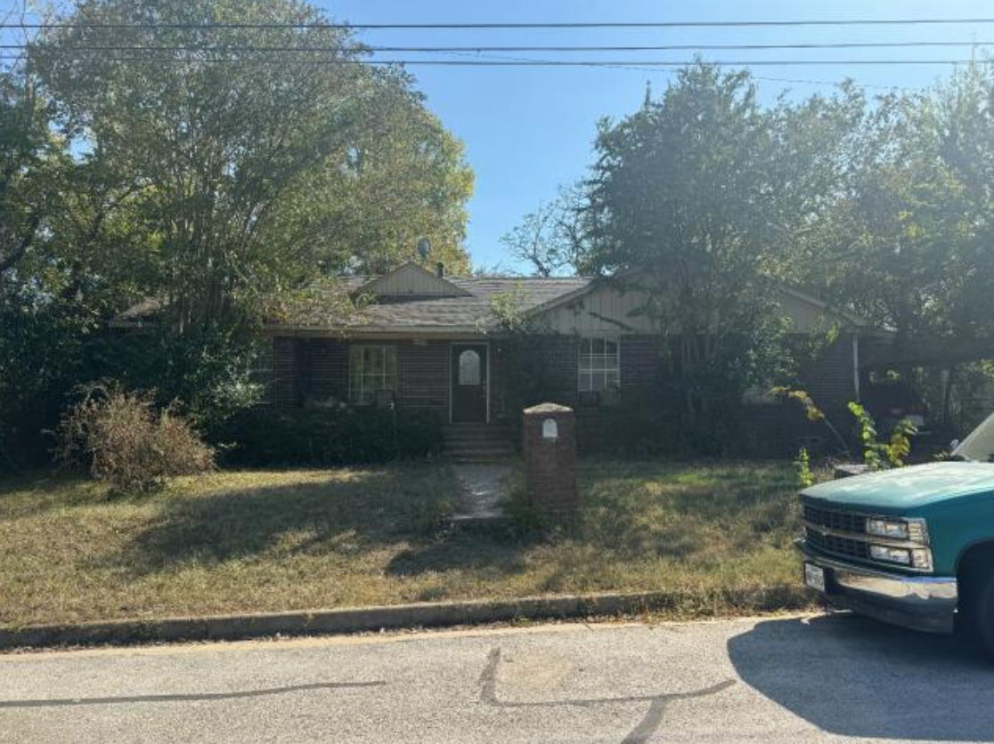 HOT FLIP in Tyler - 4/2 - 12k sqft - Below 130k!