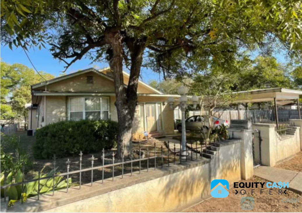 Don't Miss Out on This Charming 3 Bedroom Home Near Downtown!