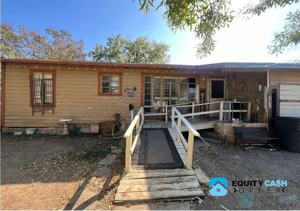 🔥2/1 perfectly located in University Park!🔥