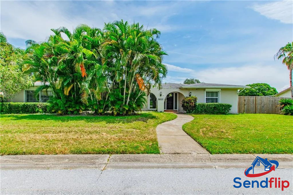 SFH On the water, 🌊NO STORM DAMAGE🌞, Perfect renno w/pool💎 in Clearwater!🐬