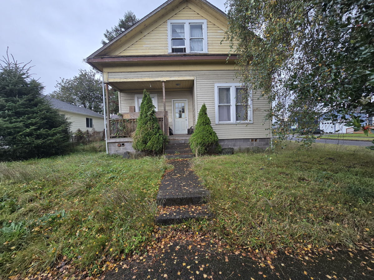 Fix & Flip or Buy & Hold in Tillamook, OR!