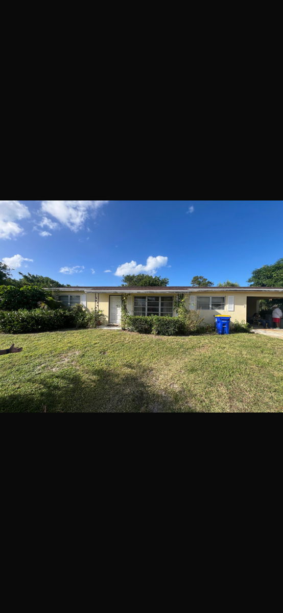 (🌴 HOBE SOUND ,FL) 🚨 GREAT FLIP OPPORTUNITY/ DOUBLE LOT 🚨 3 Bedroom 2 Bath