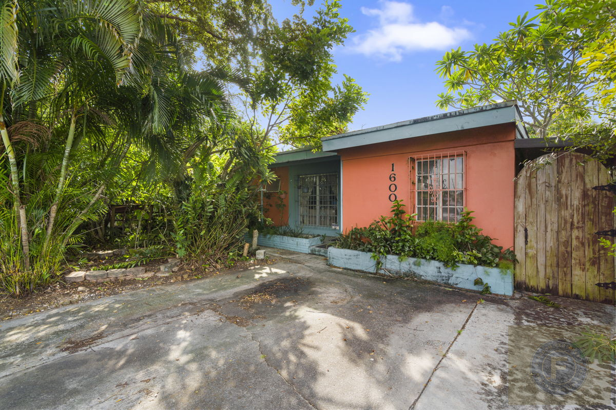 GREAT FIX AND FLIP OR BUY AND HOLD IN FORT LAUDERDALE FL 33312