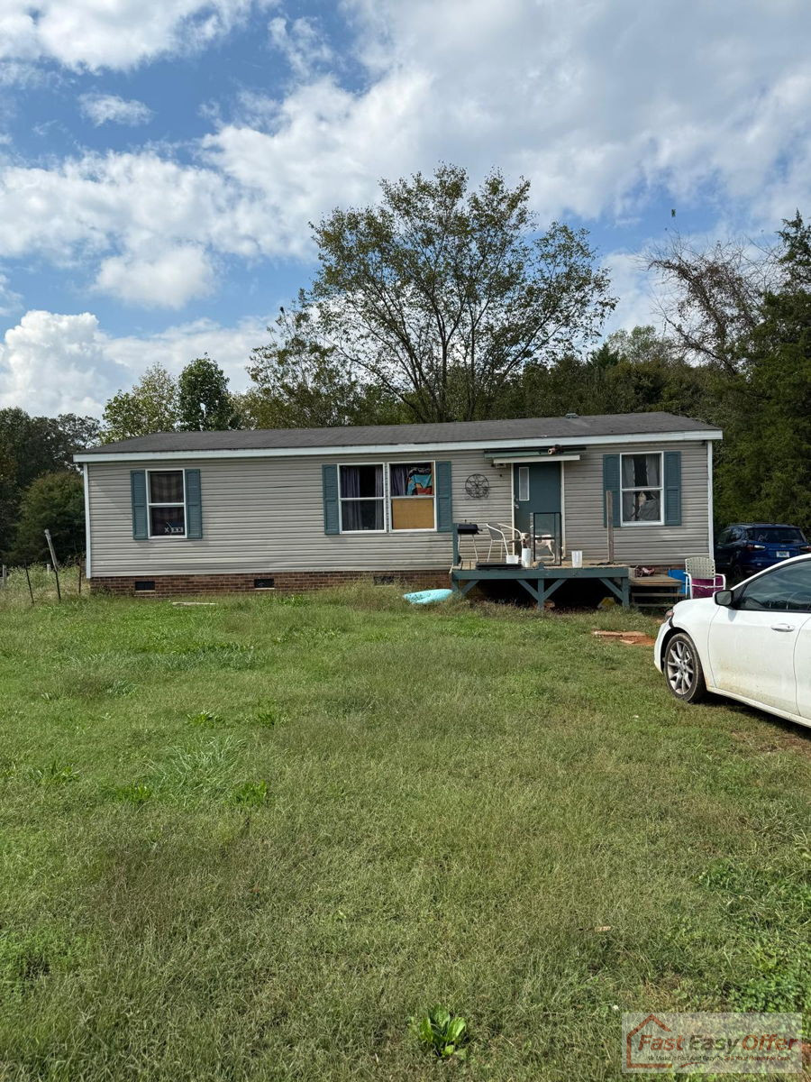 Prime 3-Bedroom, 2-Bathroom Mobile Home on almost an Acre of Lot