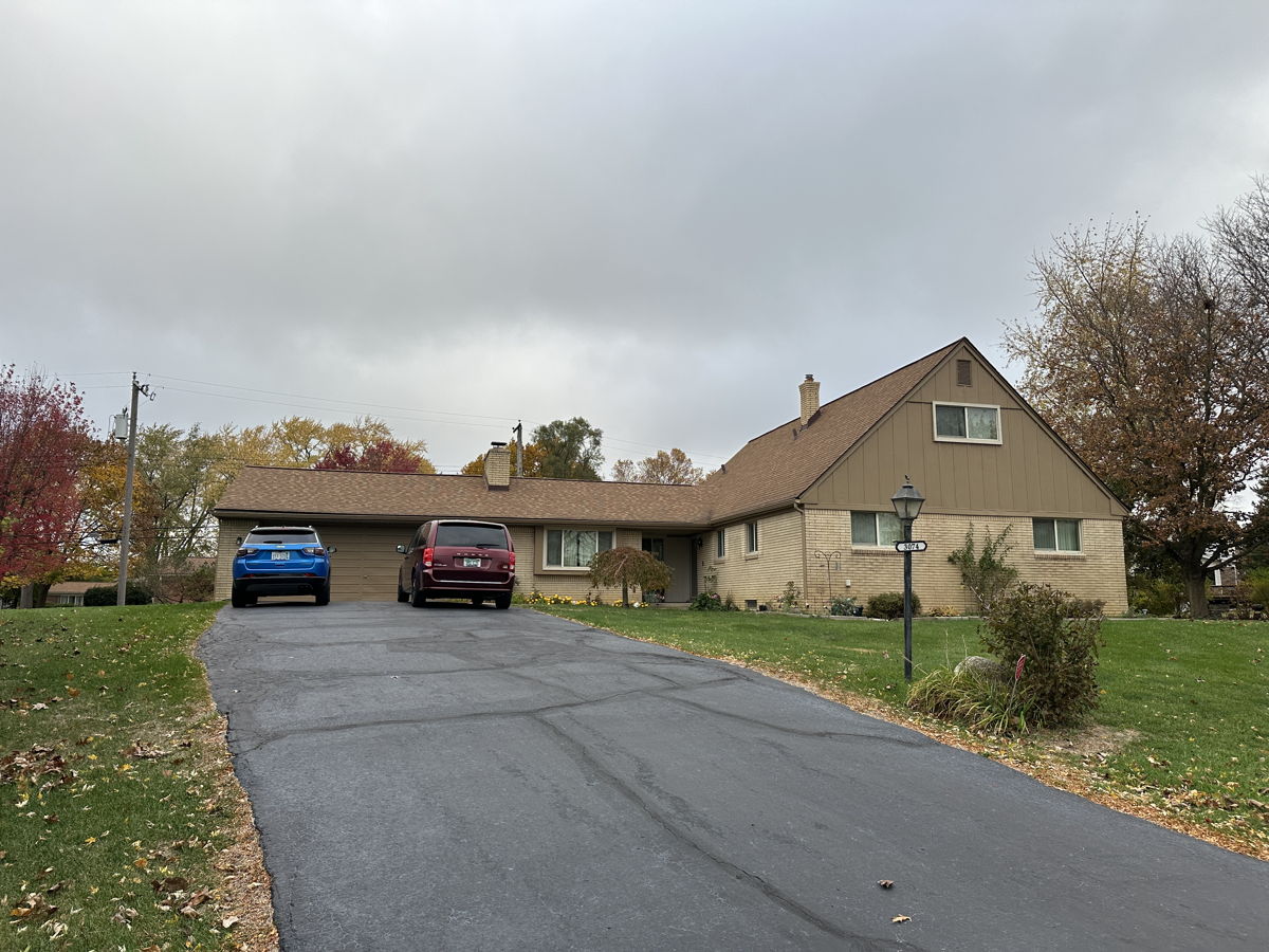 2500 SQFT WATERFORD TOWNSHIP HOME W/ BEACH & BOAT LAUNCH ACCESS