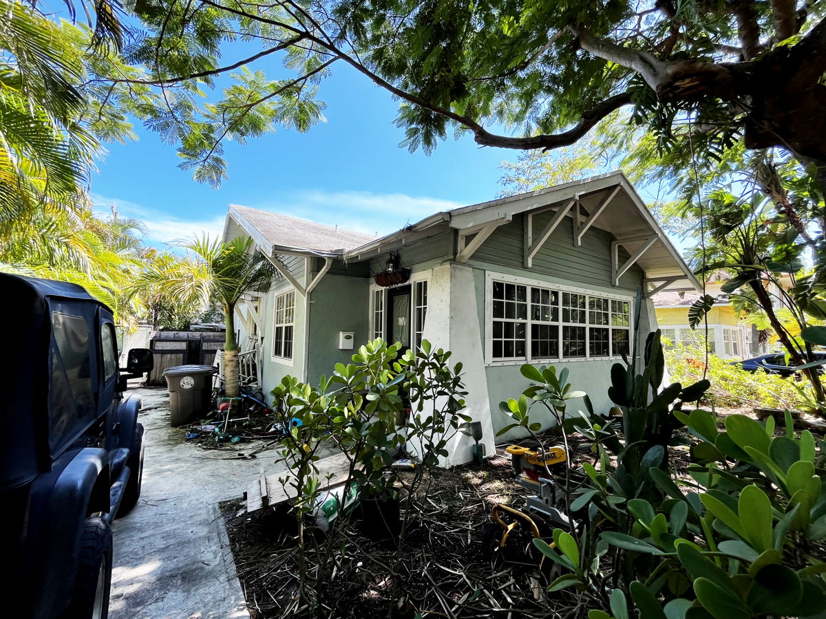 33401 – Charming 1920s Gem in West Palm Beach! 🏖️✨
