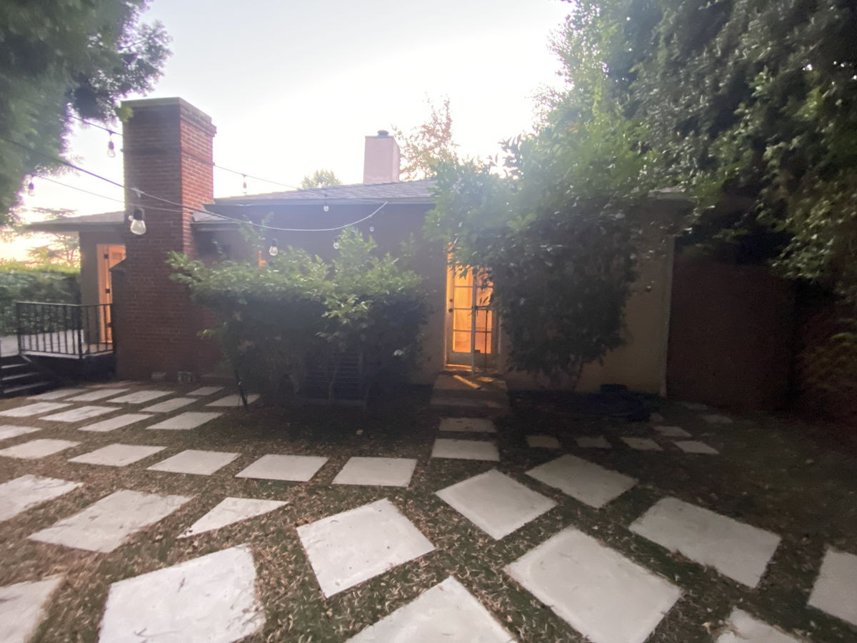 📍 (Los Angeles, CA 90069) New Roof & HVAC! Highly Discounted Near Sunset Blvd! 🌴