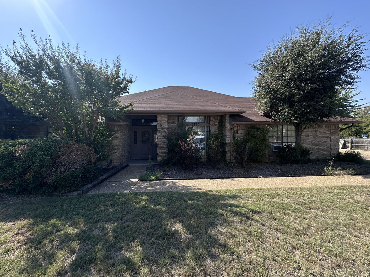 Bedford, TX (76021)🚨Great Deal🚨5/4 fixer or buy & Hold Starting at 355k!😱