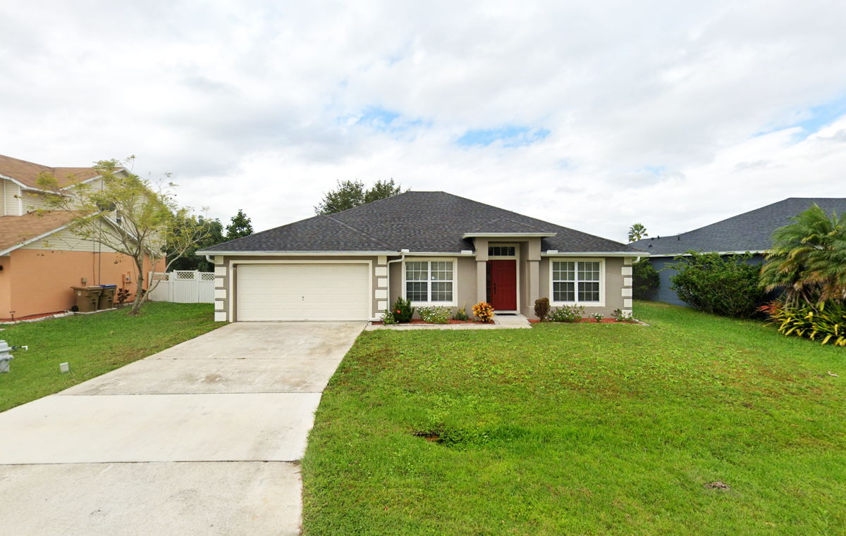 34758 – 🌞 Spacious Kissimmee Flip Opportunity! Solid Block Build 💸🏡