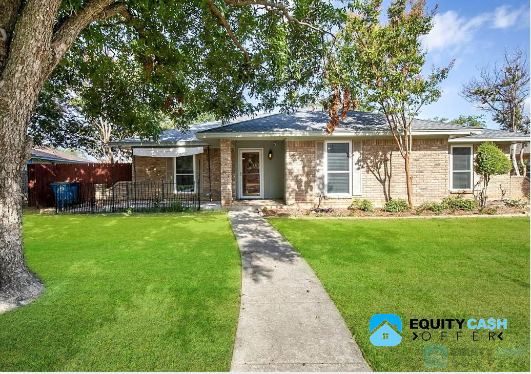 🔥Turnkey rental or light cosmetic flip with pool by Lake Lewisville in Lake Dallas! 🔥