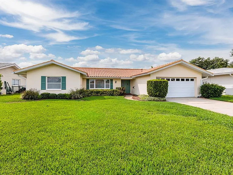 📍 Saint Petersburg, FL 33703 🏠 Roof & HVAC Replaced  in 2020 🌴