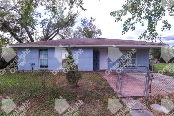 Fixer-Upper Alert: Baytown Property with Endless Possibilities! 3 Beds, 1.5 Baths Investor Opportunity!