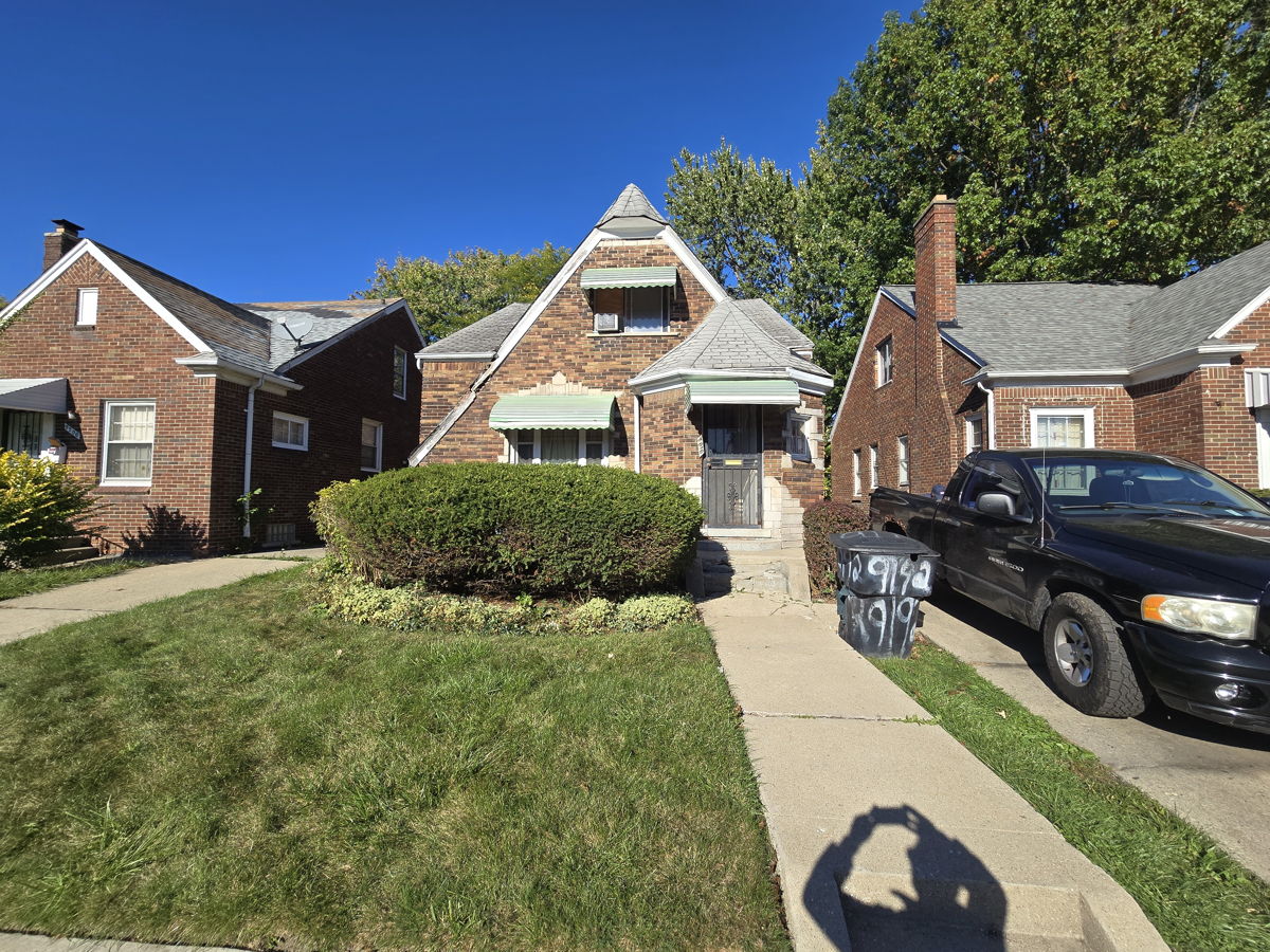 🏡🌟 Solid 2-Story Brick Home in Detroit ! Hot zip 48224– High ROI Potential! 🌟🏡