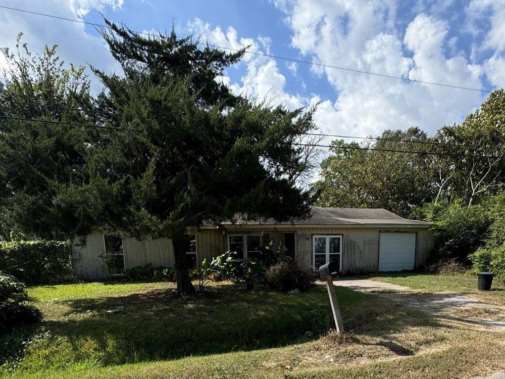 🏡 (Bacliff, TX) 3/1 SFH 🚨 Needs TLC 🔥 with 105K Spread! 😱 #190431