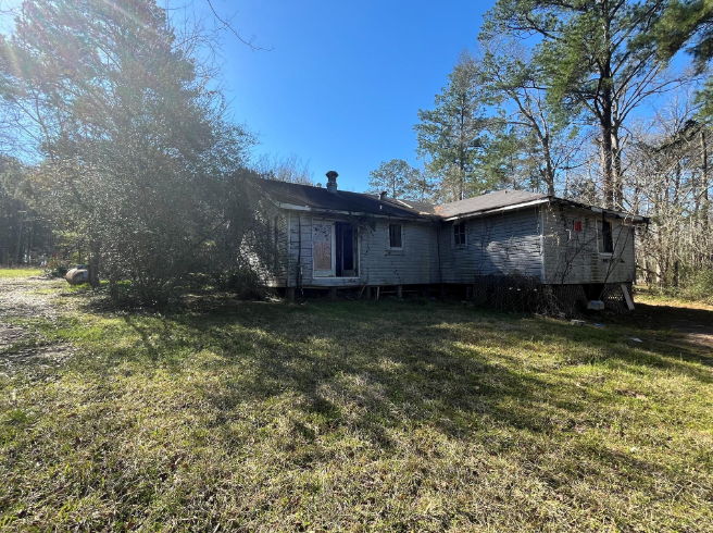 💎CALLING ALL INVESTORS!  Only $89,000 Home + 4 Sheds in 1 Acre Lot