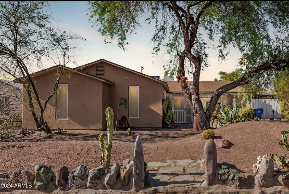 Phoenix Home 2440 E Fairmount Ave Phoenix, AZ 85016