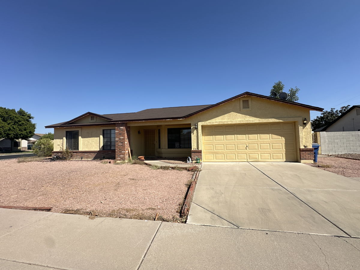 Easy cosmetic flip!💰 Off Market 3/2 SFR in Mesa, AZ 85205 🌳