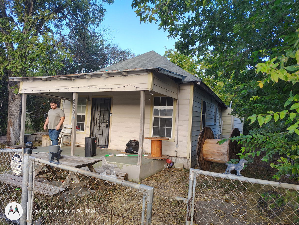 GREAT FIX AND FLIP OR BUY AND HOLD IN SAN ANTONIO TX 78208
