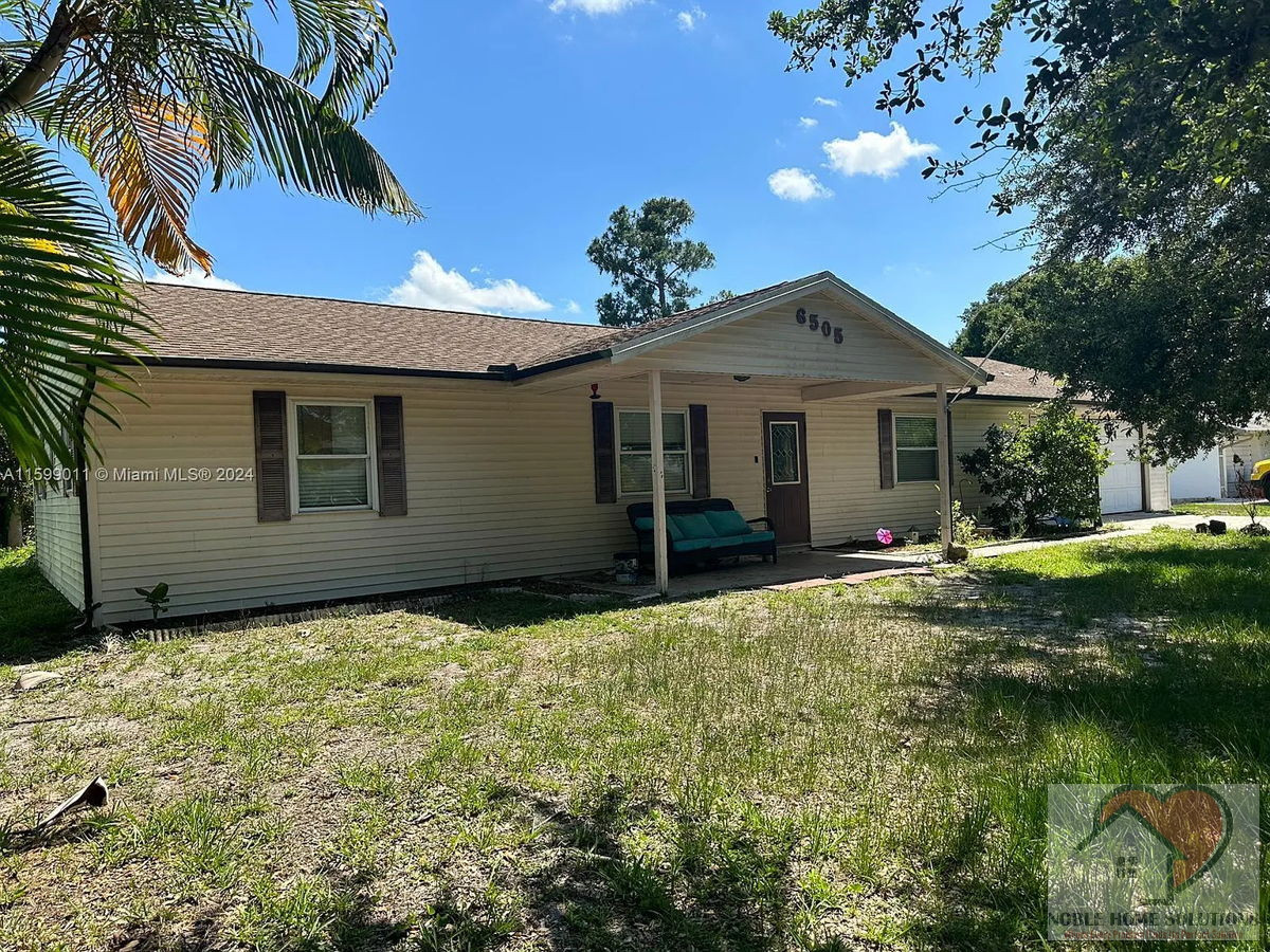 🏠 Beautiful Pool Home with Newer Roof, AC, & Water Heater!