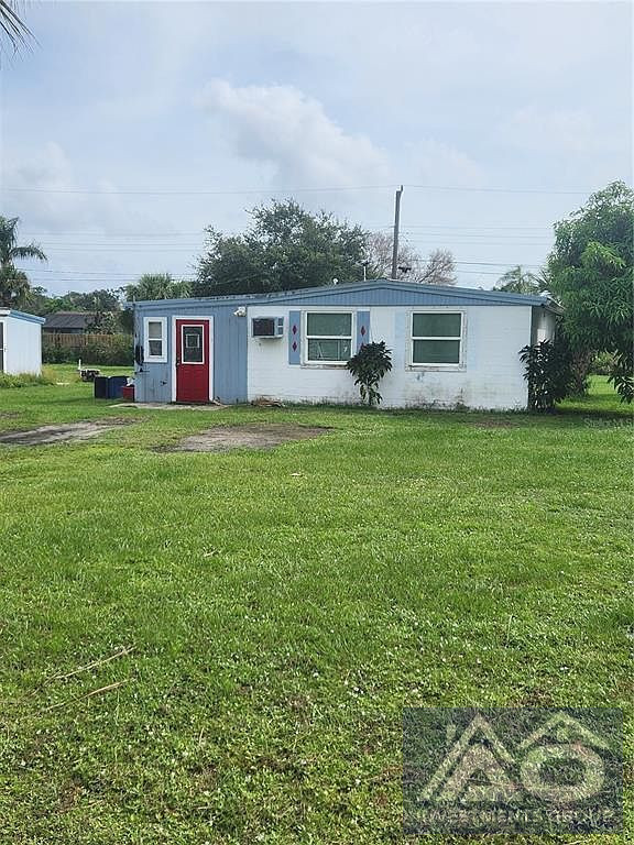 2 bed 1 bath in Sarasota! for only 134k! Don't miss out.