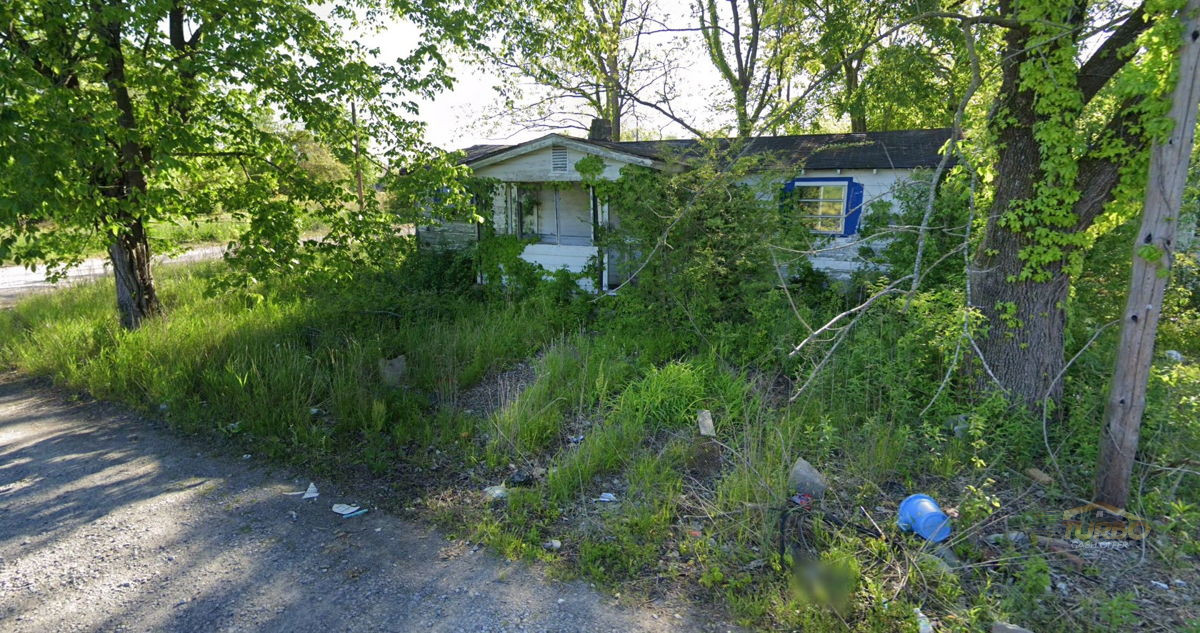 🏚️ Off-Market Gem: 800 SQFT Home  on 0.17-Acre Lot - Huge Potential 🤝