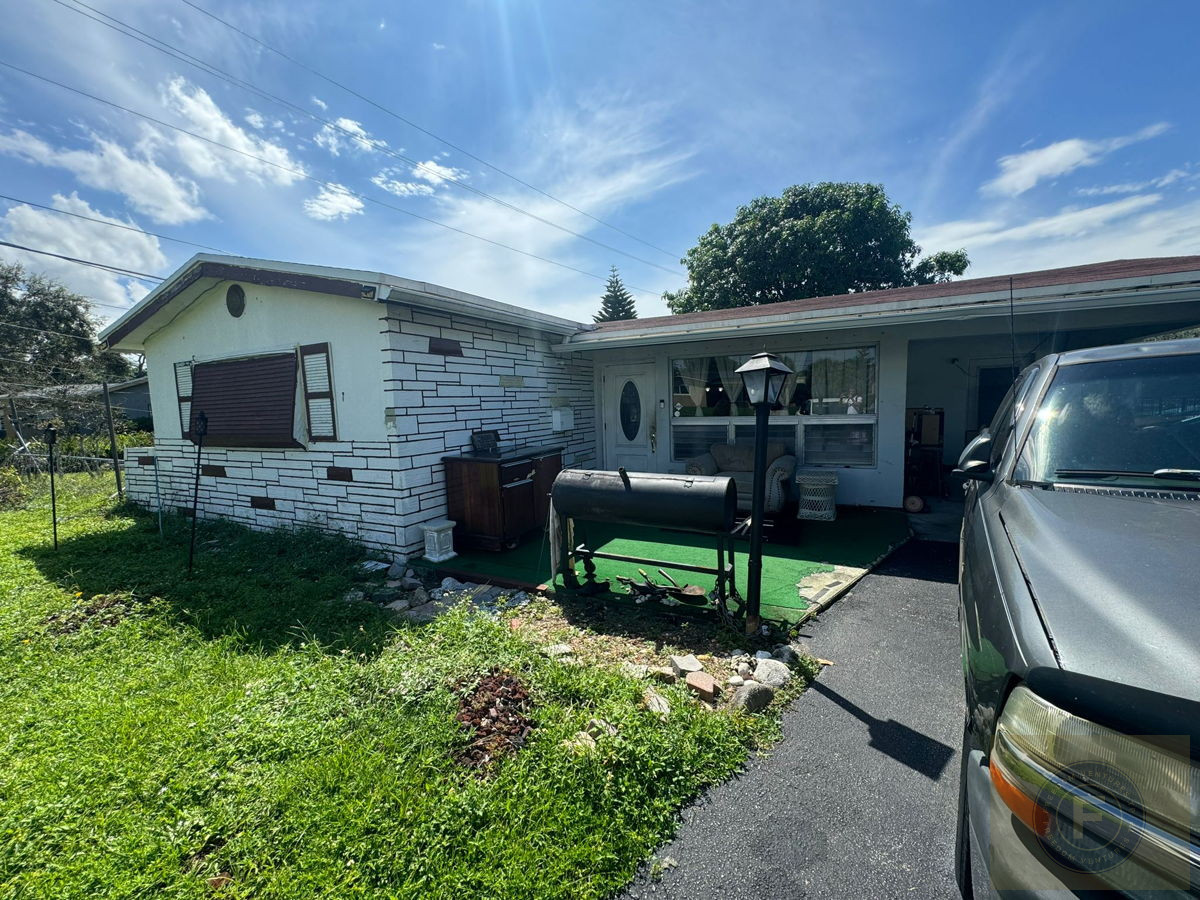 GREAT FIX AND FLIP OR BUY AND HOLD IN FORT LAUDERDALE  FL 33311