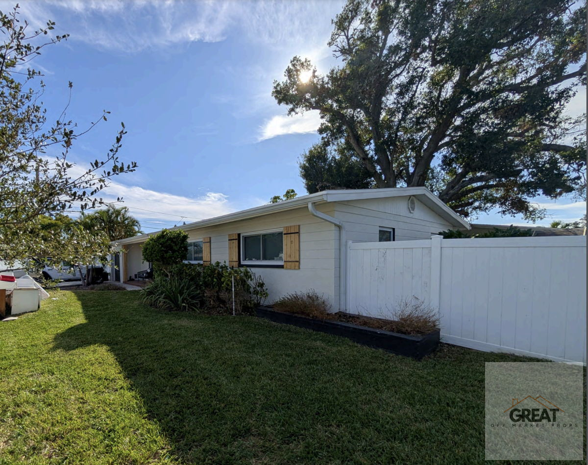 Investors! Off Market St. Petersburg Flip! Great Margins!