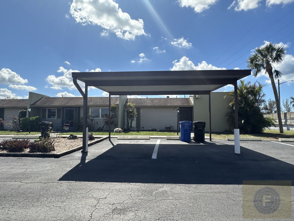 GREAT FIX AND FLIP OR BUY AND HOLD VENICE FL 34285