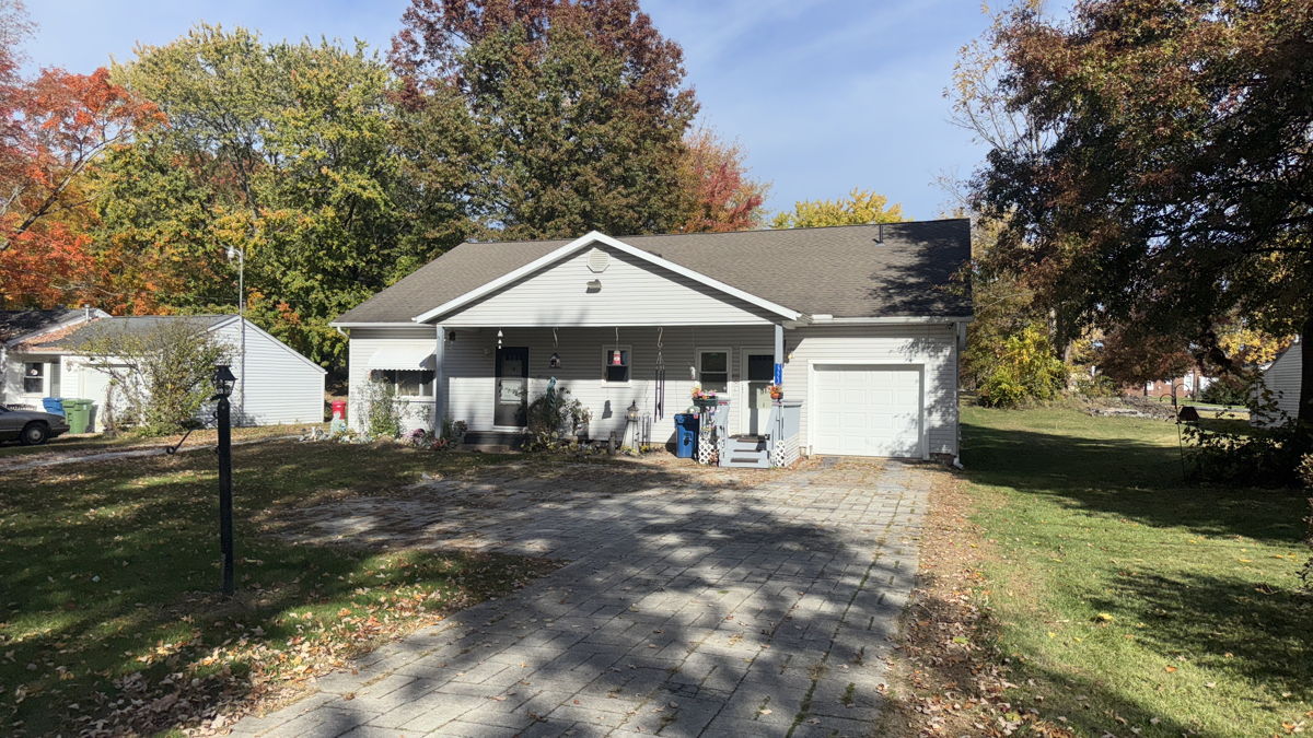 ☀️⛵️ Lake Fun! Great flip in Akron - Get your offer in now!🔥