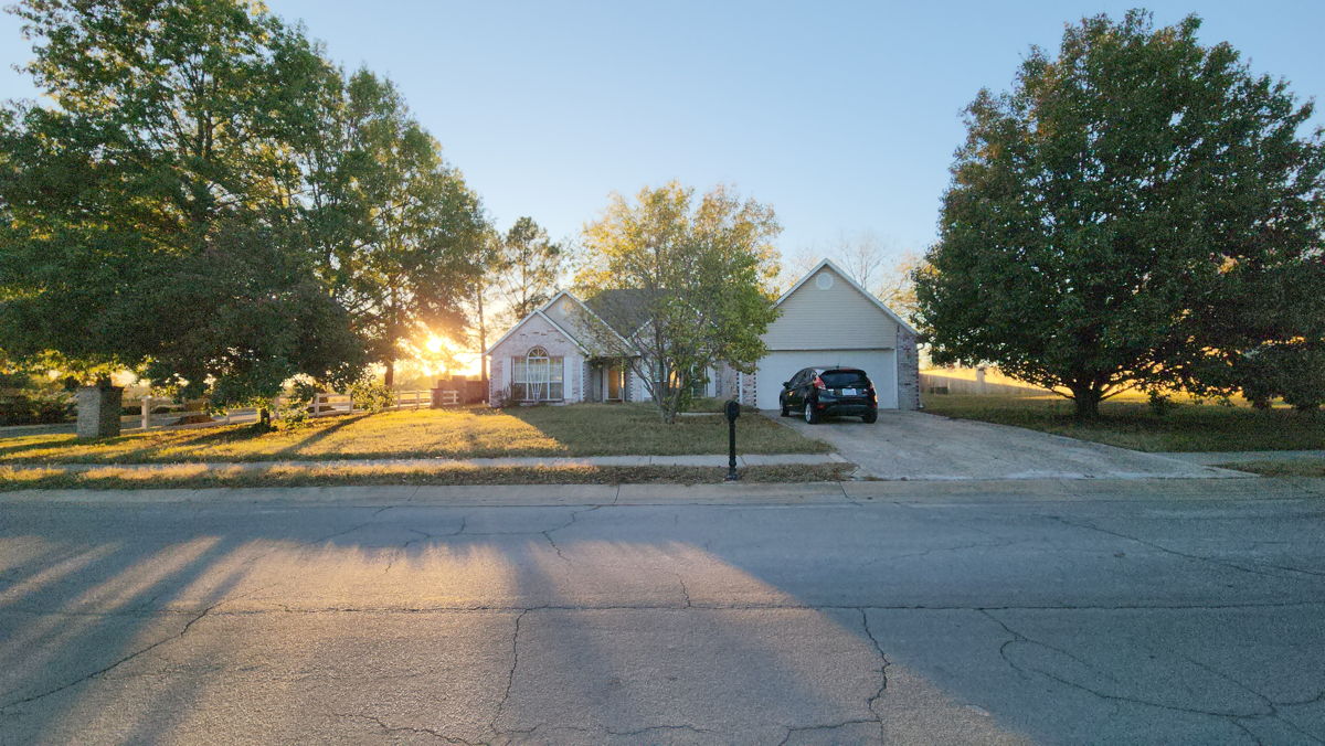 🏠 EASY FLIP: 3 Bed, 2 Bath Home in Claremore!