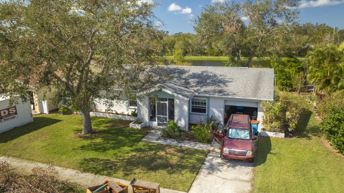 🌞 Opportunity in Seminole, FL – Solid CBS Home Ready for Updates! 🛠️