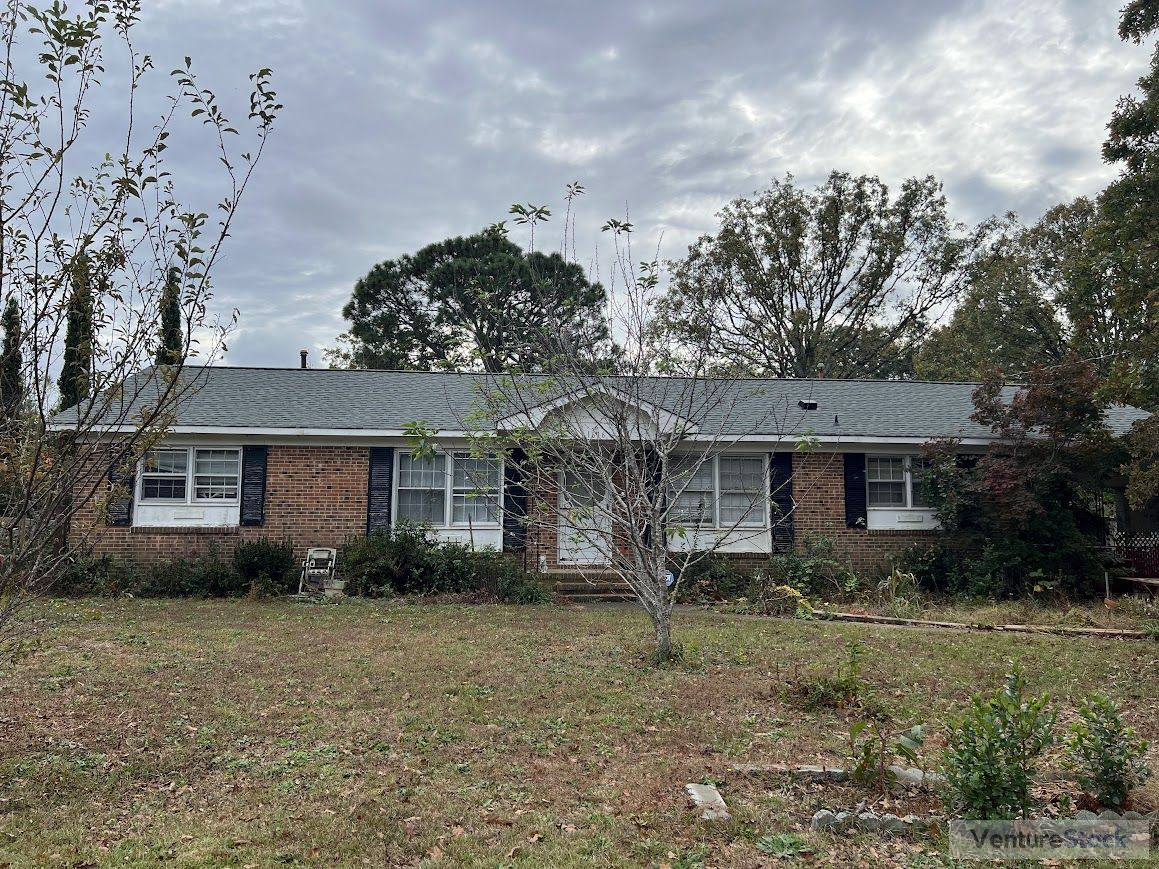 Flip Or Rental Opportunity In Fayetteville! 🏡