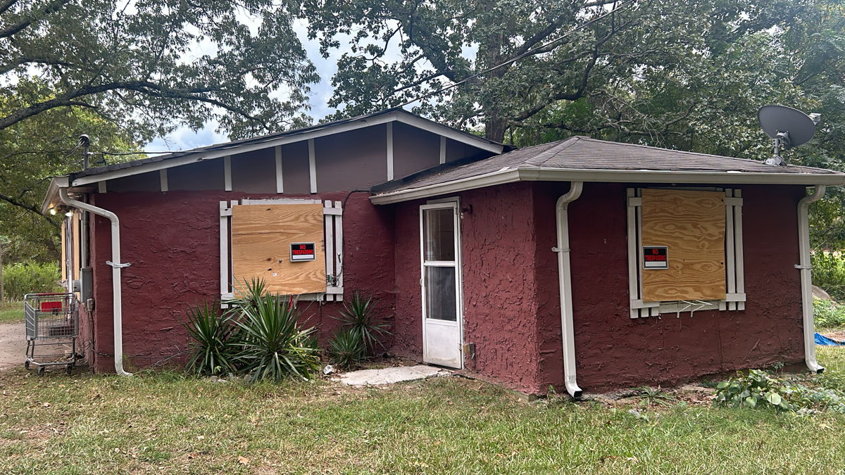 FIXER UPPER in Austell GA! Under 150k!