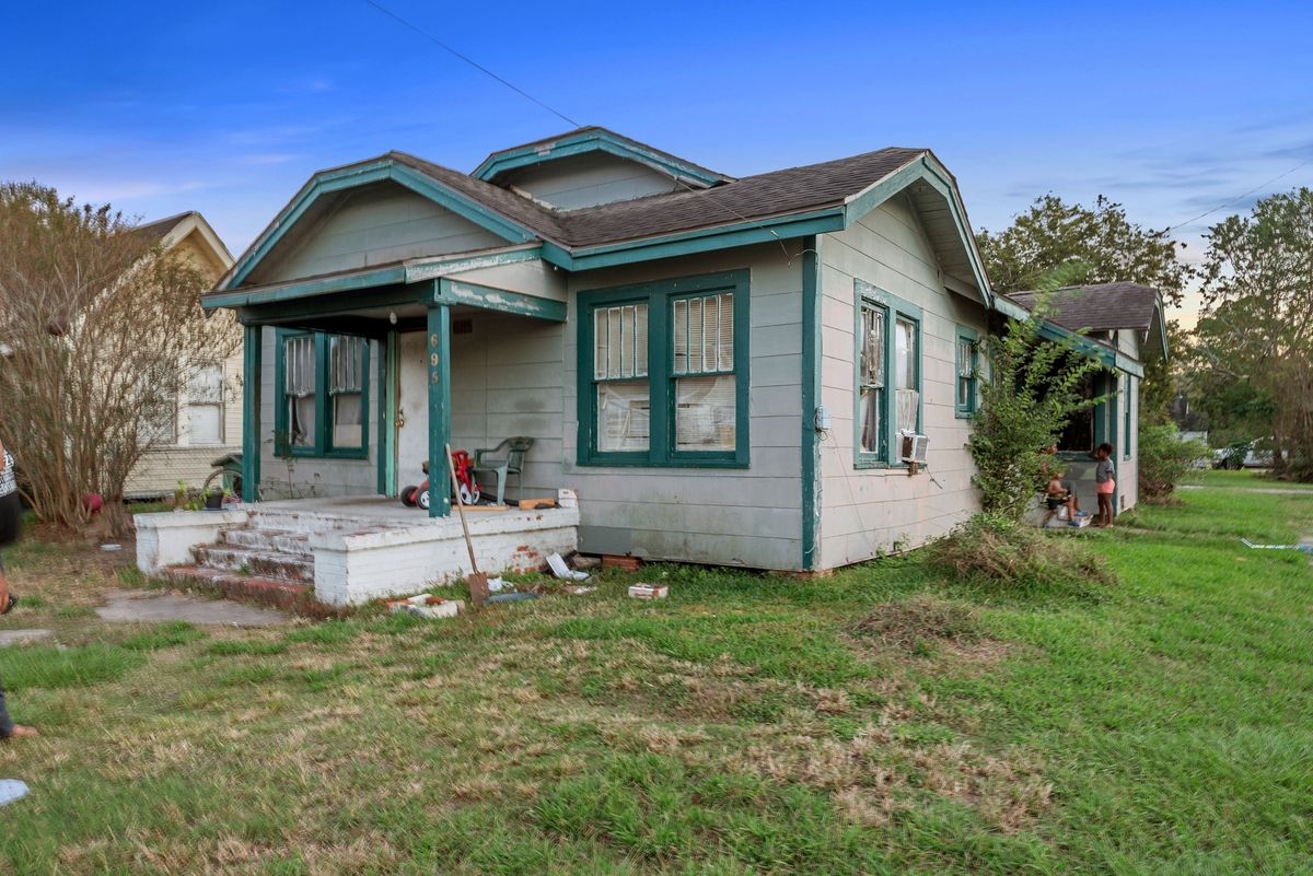 (Beaumont, TX) 🏚️ College Campus 1% HOLD or Fix & Flip Opportunity 🏡