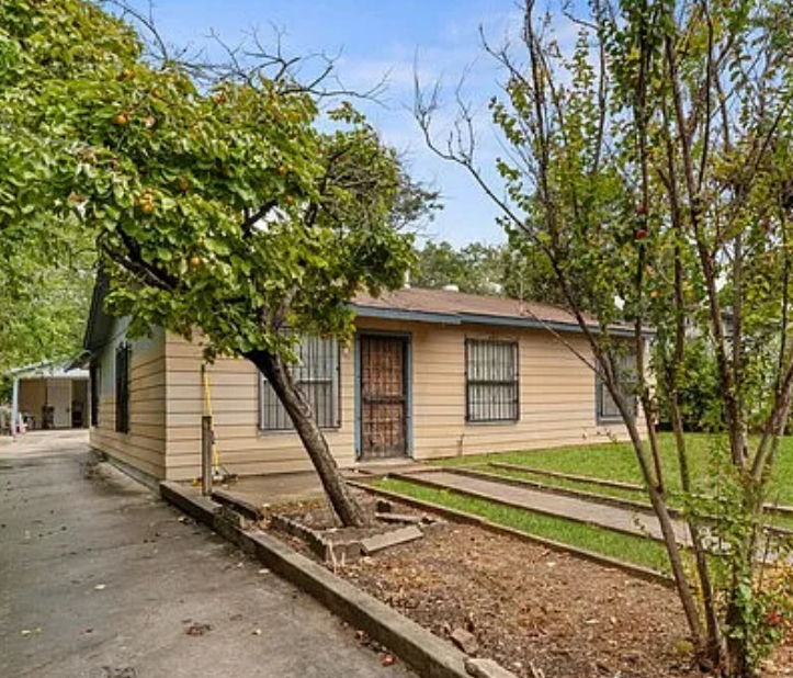 🔥Prime Investment Opportunity: 3-Bedroom Fixer-Upper🔥