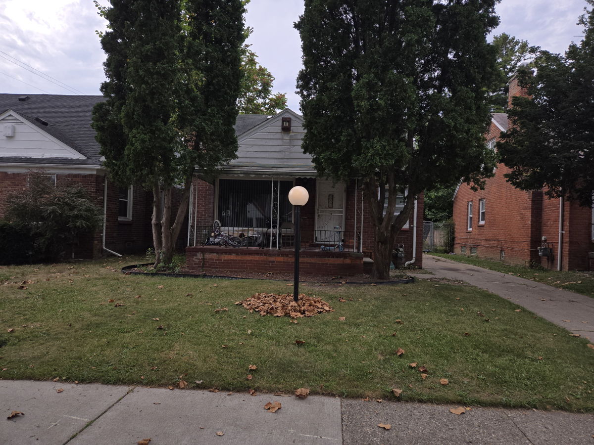 🏡🌟 Solid Brick Bungalow in Detroit – Strong ROI Potential! 🔥🏡